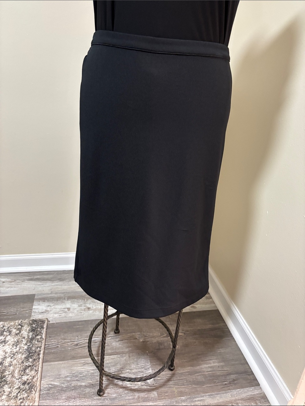 Monroe & Main Black Tailored Women's Jacket and Skirt Set - Picture 5 of 6